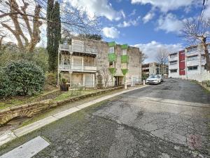 ラマルー・レ・バンにあるAppartement Lamalou-les-Bains, 2 pièces, 2 personnes - FR-1-451-4の路脇駐車