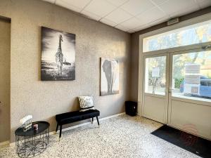 Posedenie v ubytovaní Appartement F2 avec Véranda, Wifi et Animaux Acceptés Proche Thermes et Parc - Lamalou-les-Bains - FR-1-451-171