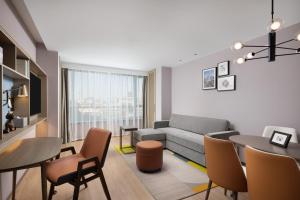 Posezení v ubytování Home2 Suites by Hilton Beijing West Station