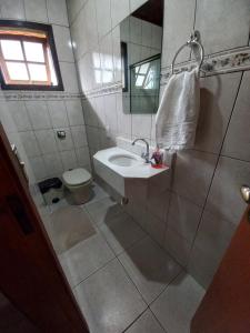 a bathroom with a sink and a toilet at Chalés lima in Monte Verde