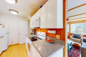 Gallery image of Cobb Nob Compound in Southwest Harbor