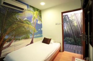Postel nebo postele na pokoji v ubytování Rain Forest Hotel