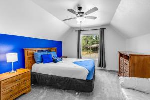 a bedroom with a large bed and a blue wall at The Getaway on Garnet in Pagosa Springs