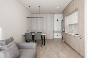 Kuchyňa alebo kuchynka v ubytovaní Noviy Bereg Design Apartment