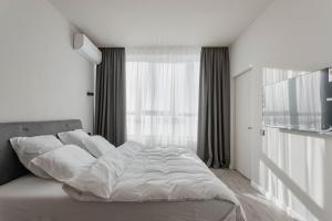 Posteľ alebo postele v izbe v ubytovaní Noviy Bereg Design Apartment