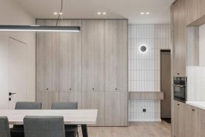 Kuchyňa alebo kuchynka v ubytovaní Noviy Bereg Design Apartment