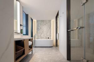 Vannituba majutusasutuses Hampton by Hilton Guangzhou Xintang