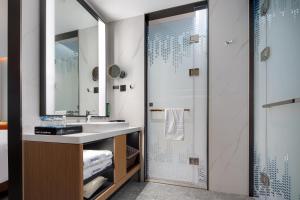 Vannituba majutusasutuses Hampton by Hilton Guangzhou Xintang