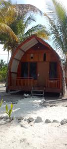 Gallery image of MANDAROU HOMESTAY RAJA AMPAT in Fam