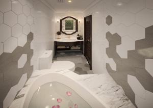 uma casa de banho com uma banheira, um WC e um lavatório. em Hanoi Graceful Hotel and Travel em Hanói