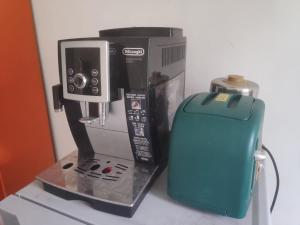 Kohvi ja tee valmistamise võimalus majutusasutuses Hotel Cranberry