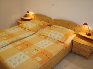 Giường trong phòng chung tại Apartment Kotnik