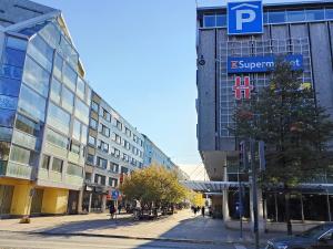 a city street with tall buildings and a street sign at Näsinkulma Aprt with Sauna, Free 5G Wifi, Downtown in Tampere