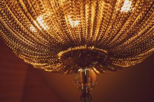 a large chandelier with a largeiameteriameteriameter at Mia Glamping in Orissaare