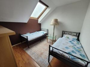 a bedroom with two beds and a window at Hani's Home Gruppenunterkunft in Verl