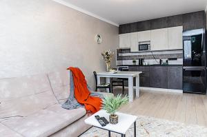 Kuchyň nebo kuchyňský kout v ubytování YourHouse ЖК Nest Grand