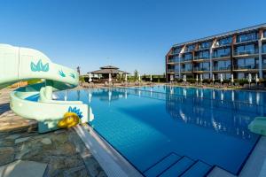 Basen w obiekcie Topola Skies Resort & Aquapark lub w pobliżu