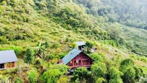 dom na zboczu góry w obiekcie Chapi Dreamy Home w mieście Sa Pa