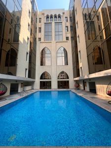 a large swimming pool in the middle of a building at فندق جولدن ايليت Golden Elite Hotel in Al Khobar