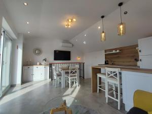 a kitchen and living room with a table and chairs at Bobelino in Povlja