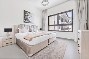 Cama ou camas em um quarto em StoneTree - Spacious 2BR Apartment in Golf Views Block A mais 12 fotos