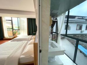 Katil atau katil-katil dalam bilik di 林涧小栈Linger house