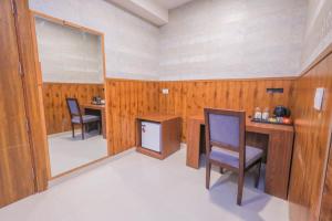 Kuchyň nebo kuchyňský kout v ubytování Clay Inn Hotel, Sohna Road, Sector 49, Gurugram