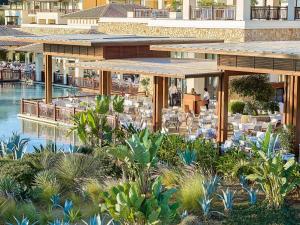 uma representação de um resort com uma piscina e um restaurante em Grecotel Kos Imperial em Cidade de Kos