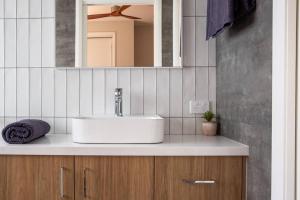 a bathroom with a sink and a mirror at The McKinlay Station View in Echuca