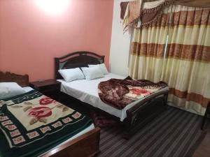 Gulta vai gultas numurā naktsmītnē Kaghan Valley Hotel