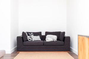 Et opholdsområde på WESTFIELD BUNGALOW by BOURNECOAST - A Modern Bungalow with a Garden and Parking - Near the River and Local Shops - HB2079