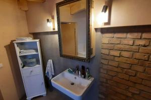 a bathroom with a sink and a mirror at Ferien - Wohnung möbliert ehemalige Scheune in Heppenheim an der Bergstrasse