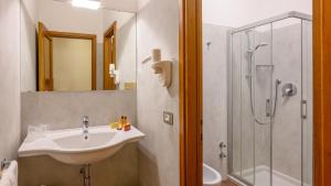 A bathroom at Albergo Reggio
