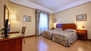 A bed or beds in a room at Albergo Reggio