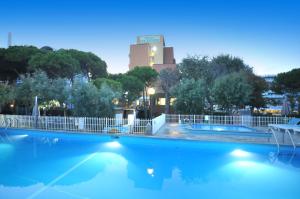 Bazén v ubytování Hotel Oliver nebo v jeho okolí