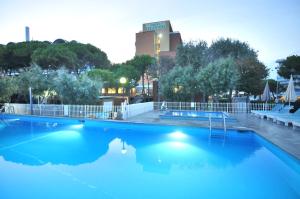Bazén v ubytování Hotel Oliver nebo v jeho okolí