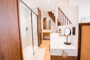 a bathroom with a shower and a sink at LOLA Boutique Hôtel - Bordeaux Centre in Bordeaux