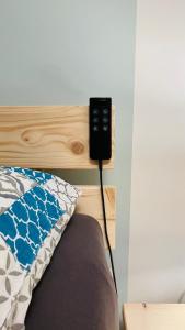 a video game controller attached to the headboard of a bed at Kleine Burg Ovelgönne in Ovelgönne