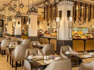 Makanan di atau berdekatan hotel