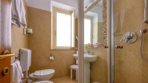 A bathroom at Albergo Reggio