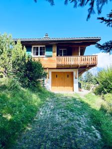 Zgradba, v kateri se nahaja apartma