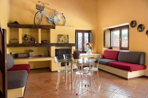 a living room with a table and a bike on the wall at Agriturismo - Tenuta MonteOliveto - Cottage Romantic in Vesime