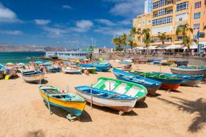 a group of boats sitting on a beach at La puntilla de las canteras in Las Palmas de Gran Canaria