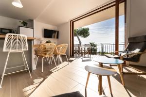 TV a/nebo společenská místnost v ubytování Blau d'Aro - Encanto y Relax en Platja d'Aro - Vistas al Mar y Parking privado