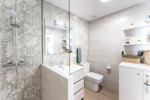 Koupelna v ubytování Blau d'Aro - Encanto y Relax en Platja d'Aro - Vistas al Mar y Parking privado + 37 fotografií