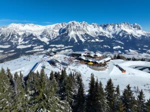 Genießen Sie Bergblick & Sauna im modernen Chalet v zime