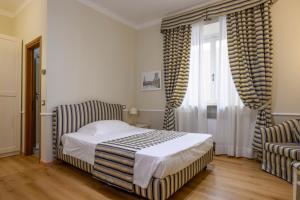 A bed or beds in a room at Albergo Reggio