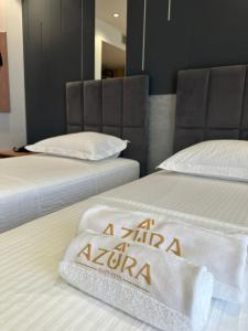Postel nebo postele na pokoji v ubytování Azura Ksamil Hotel