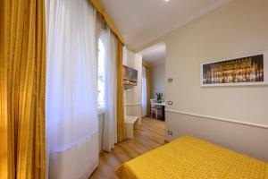 A bed or beds in a room at Albergo Reggio