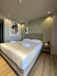 Postel nebo postele na pokoji v ubytování Azura Ksamil Hotel